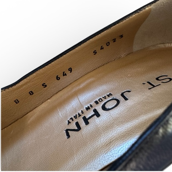 St. John Vintage Black Leather Pointed Toe Pumps Gold Chain Size 8 - Picture 7 of 11